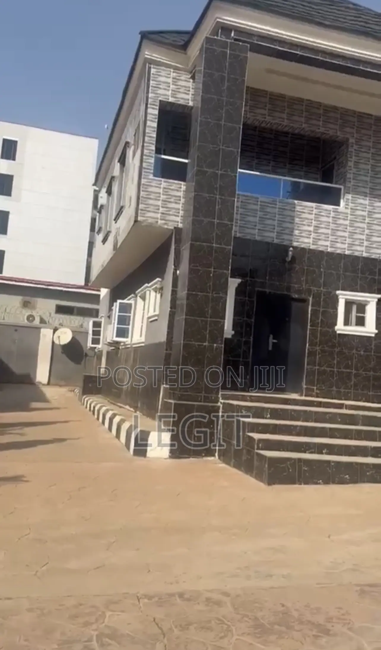 5bdrm Duplex in Lugbe District for sale in Lugbe District