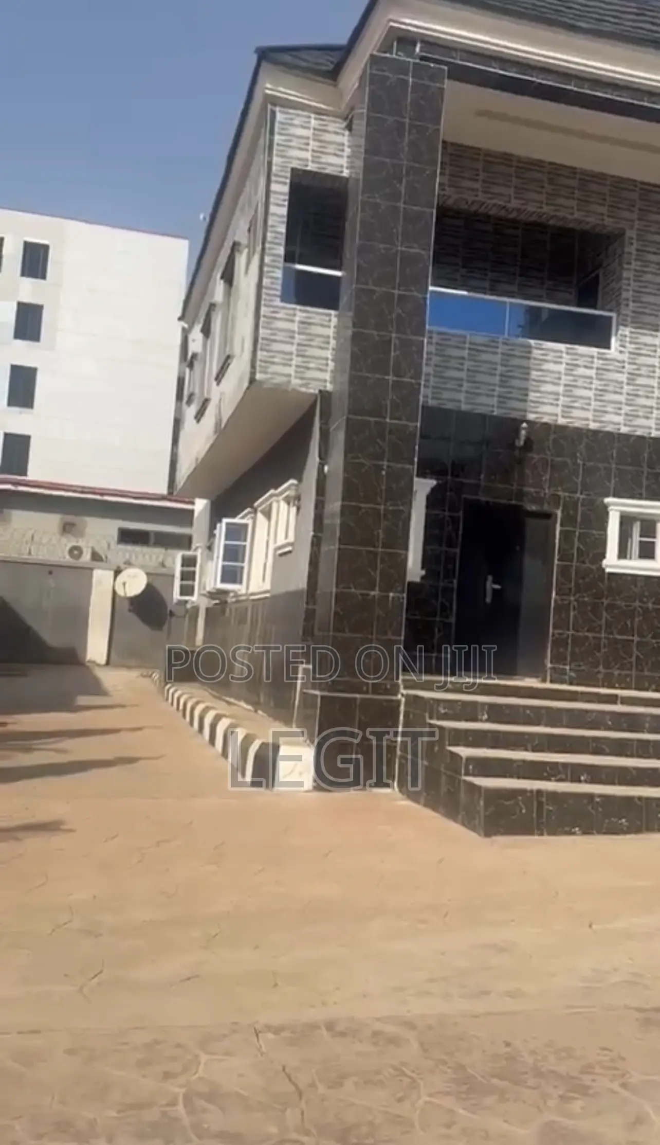 5bdrm Duplex in Lugbe District for sale in Lugbe District