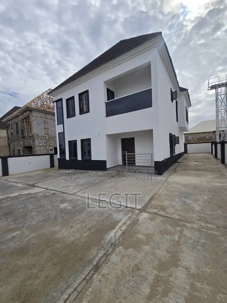 4bdrm Duplex in Lugbe District for sale in Lugbe District