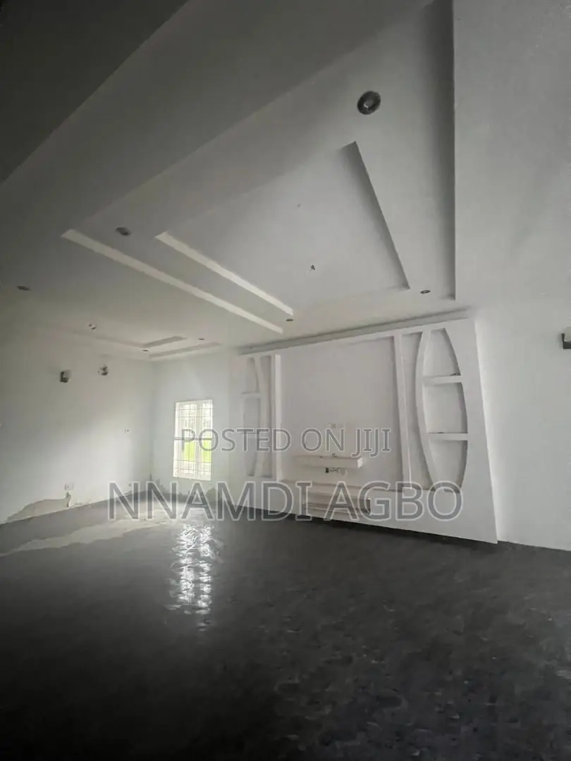 4bdrm Duplex in Chevron for rent in Chevron