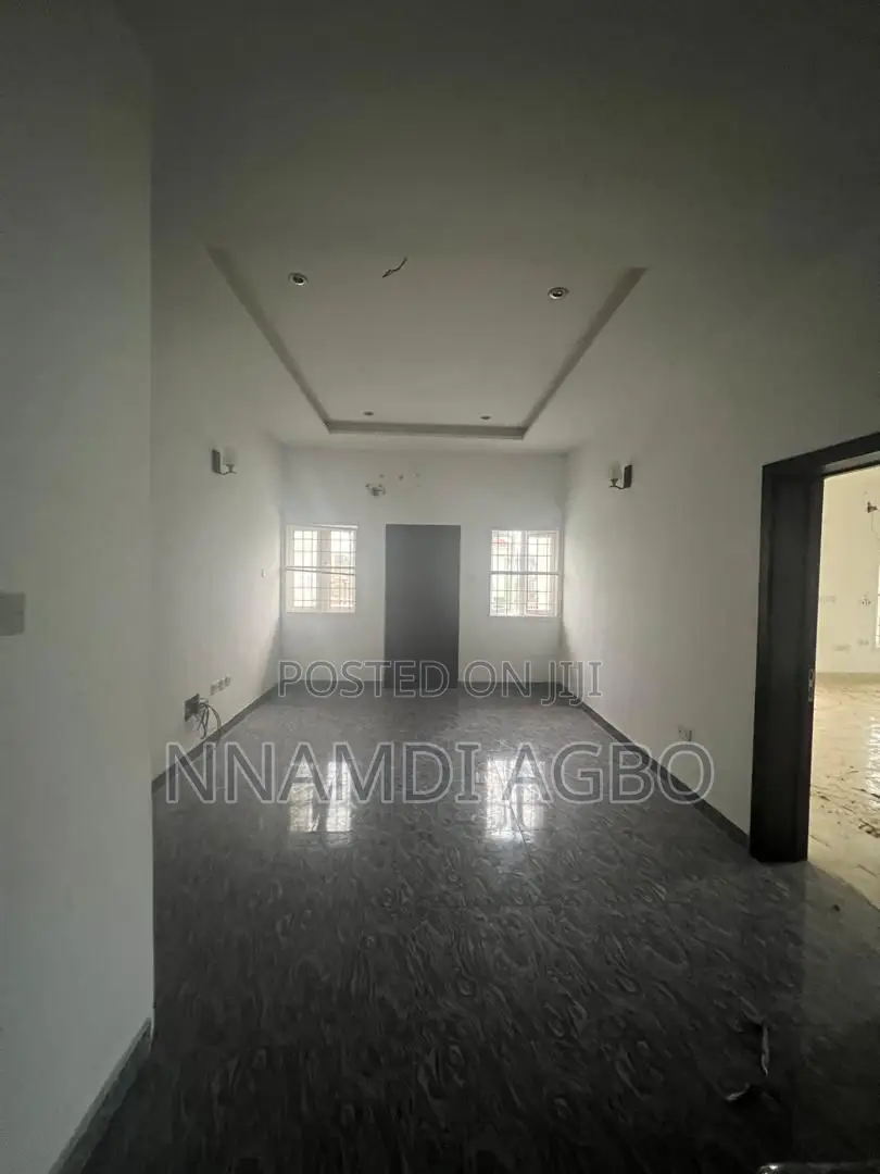 4bdrm Duplex in Chevron for rent in Chevron