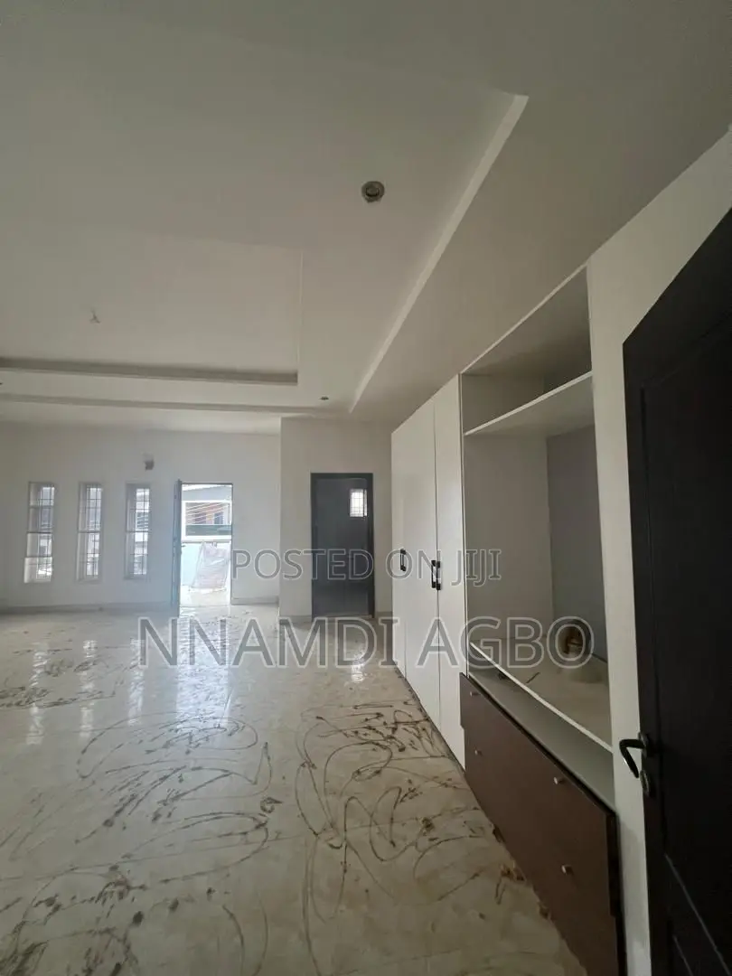 4bdrm Duplex in Chevron for rent in Chevron