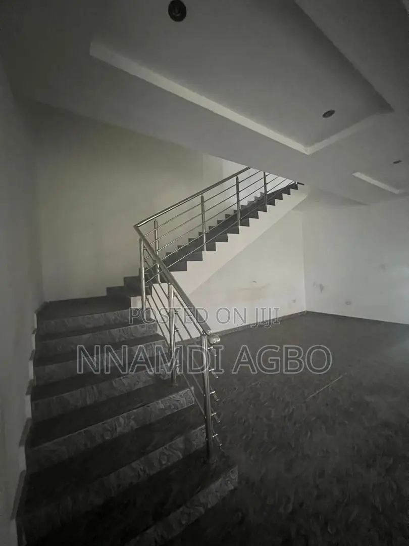 4bdrm Duplex in Chevron for rent in Chevron