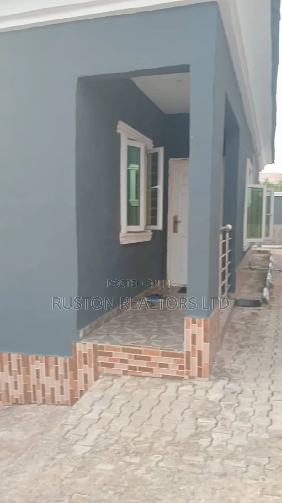6bdrm Duplex in Akala Express for sale in Akala Express
