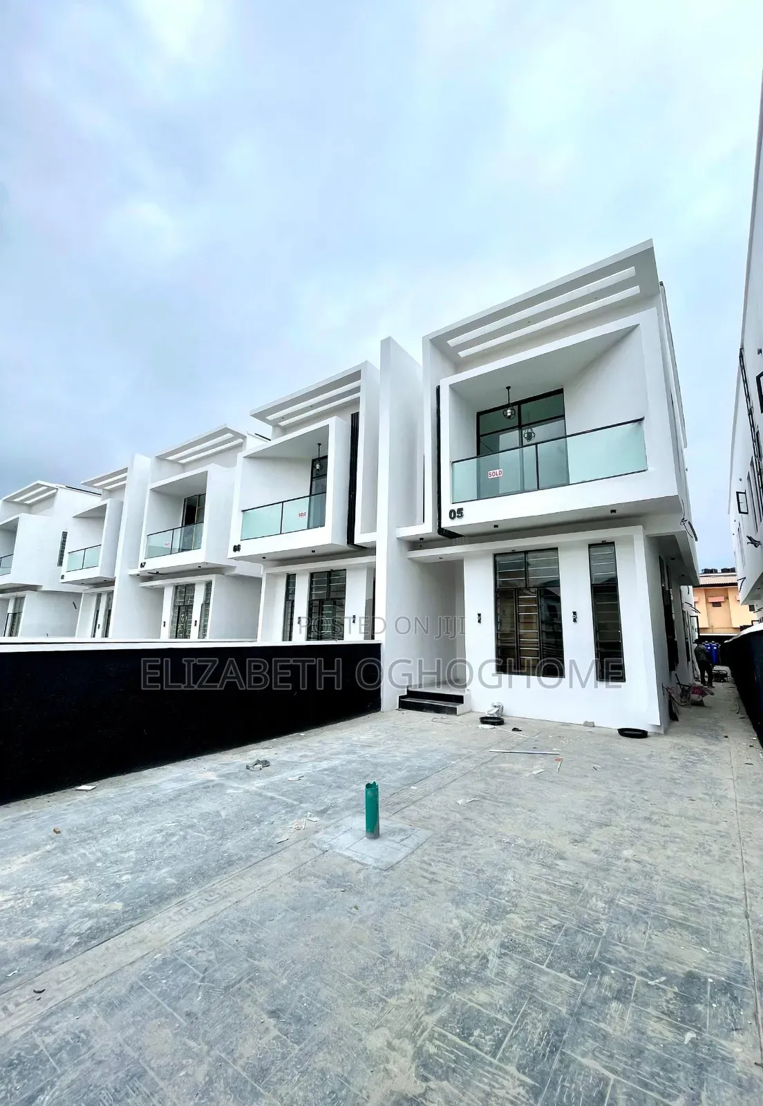 4bdrm Duplex in Idado for rent in Idado