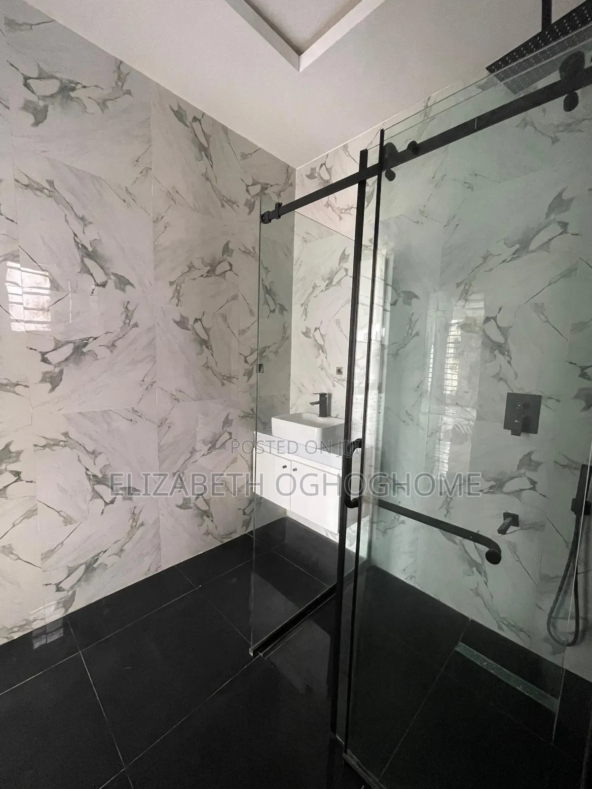 4bdrm Duplex in Idado for rent in Idado