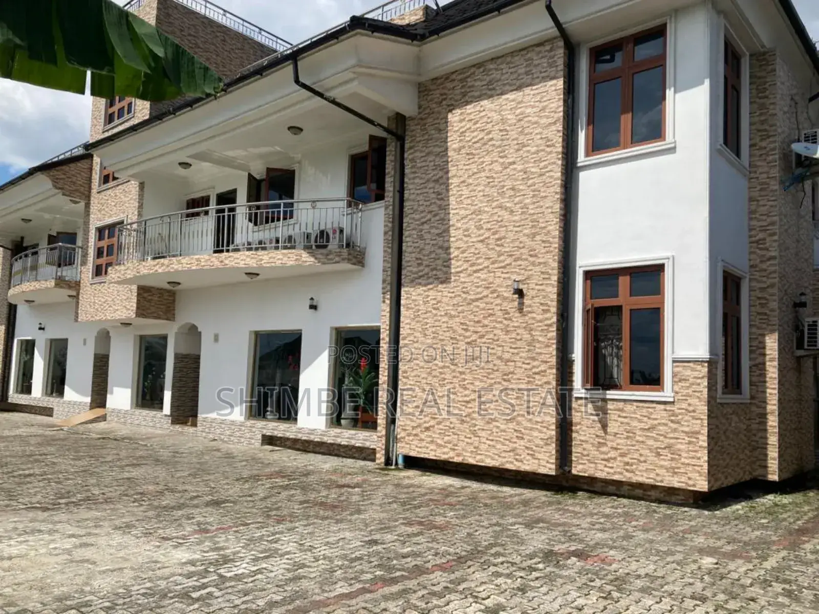 Furnished 20bdrm Block of Flats in Shelter Afrique, Uyo for sale in Uyo