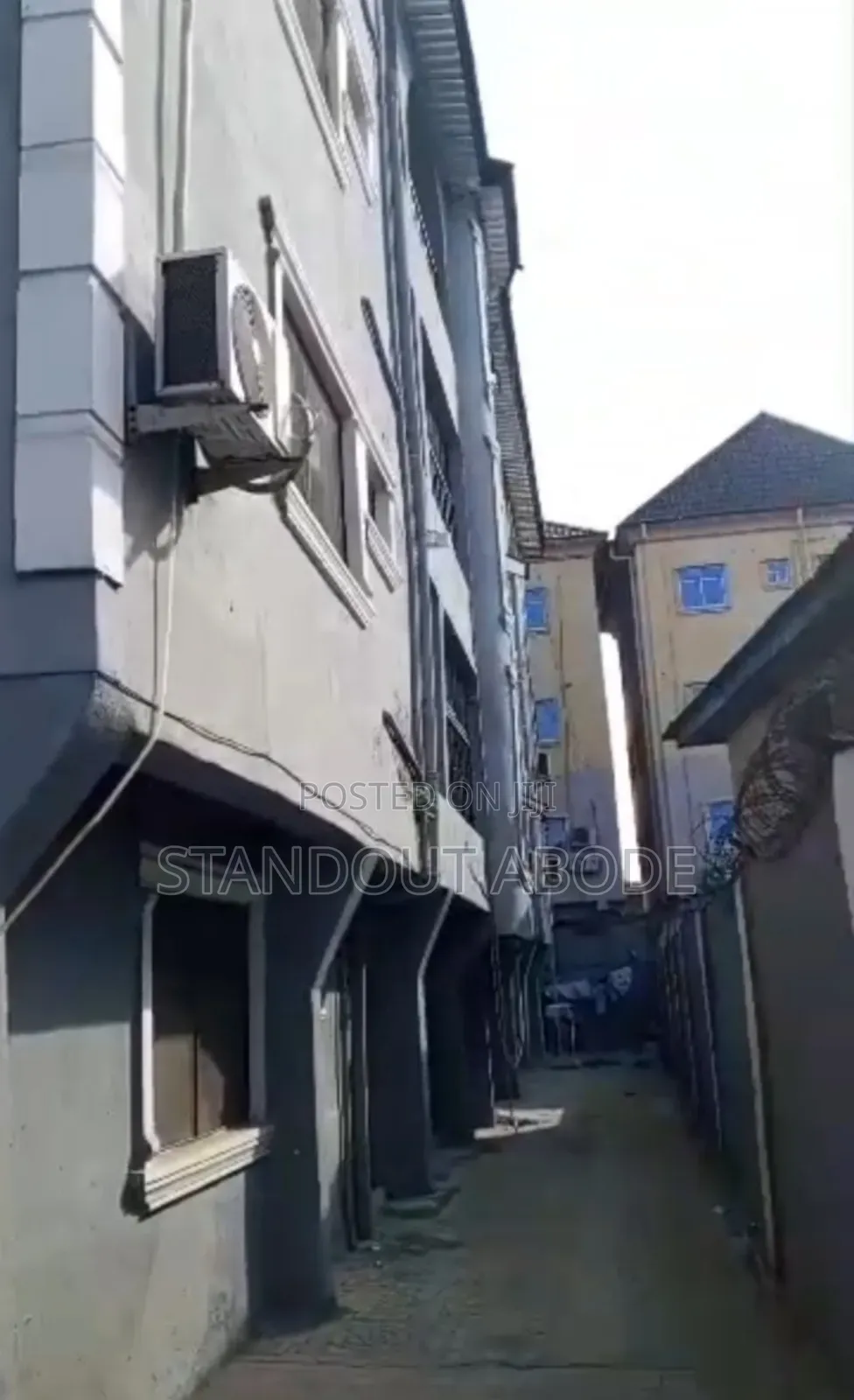3bdrm Block of Flats in In Good Location, Aguda / Surulere for sale in Aguda / Surulere