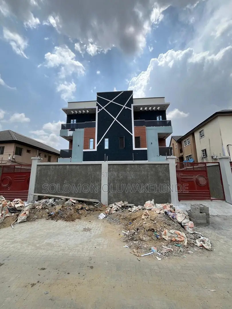 4bdrm Duplex in Gbagada, Lagos for sale in Gbagada