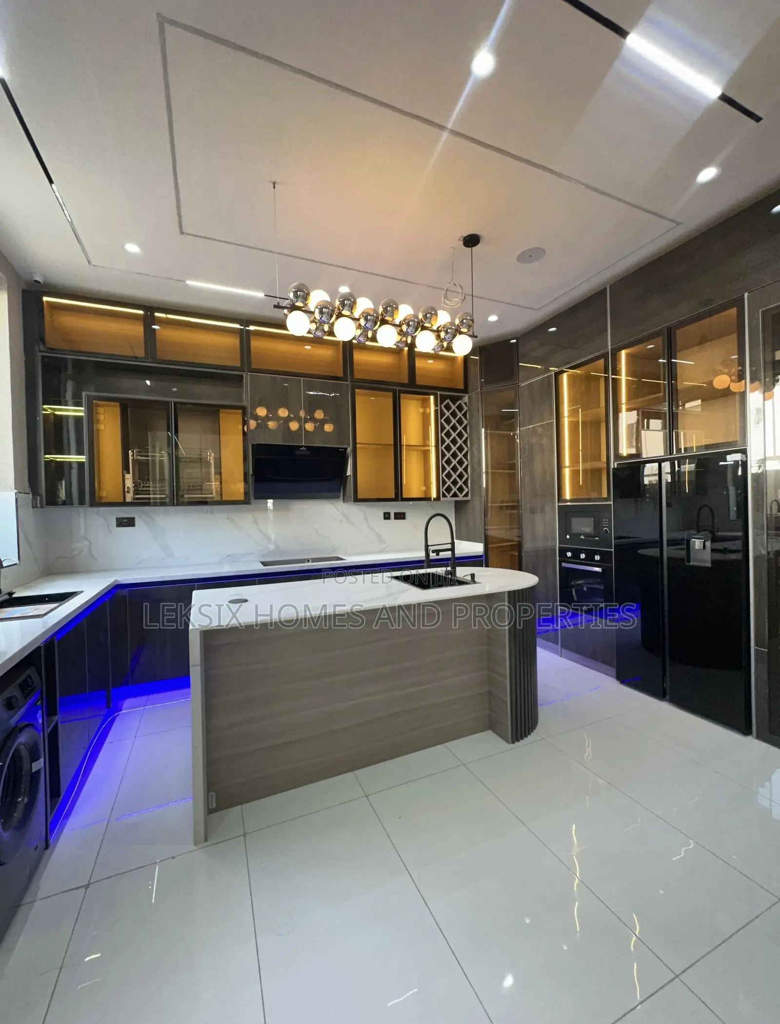 5bdrm Duplex in A Well Secured, Lekki Phase 2 for sale in Lekki Phase 2
