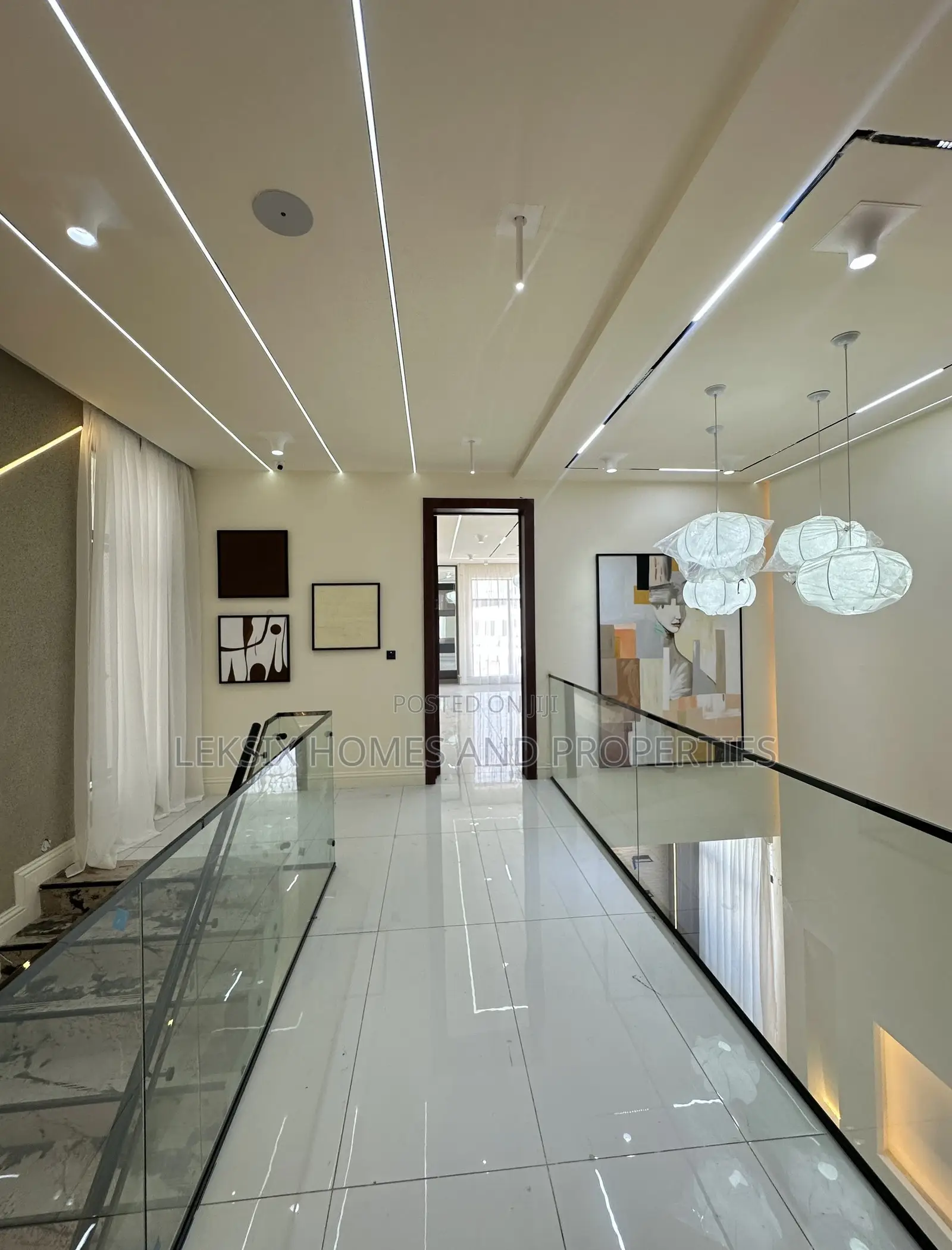 5bdrm Duplex in A Well Secured, Lekki Phase 2 for sale in Lekki Phase 2