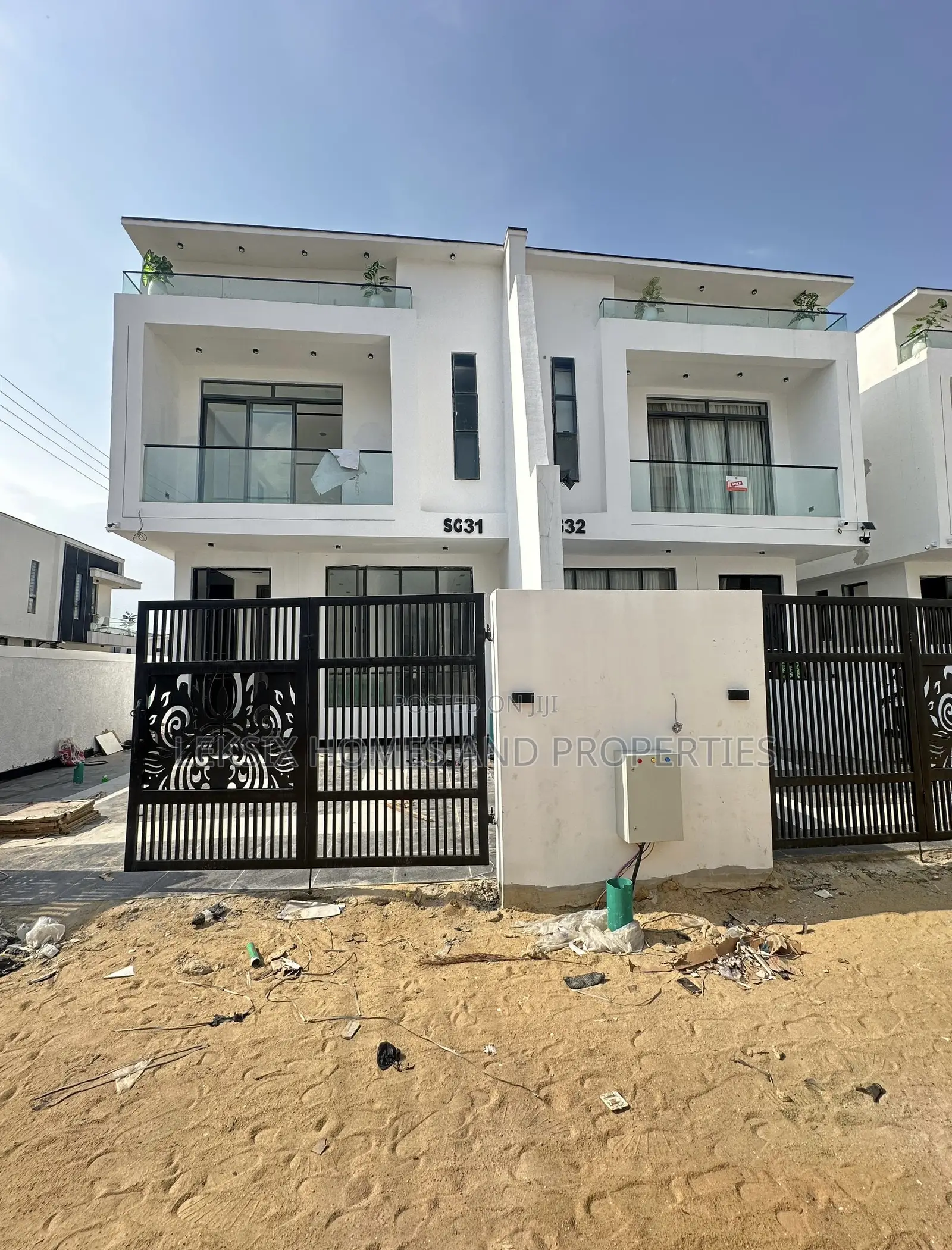 5bdrm Duplex in A Well Secured, Chevron for sale in Chevron