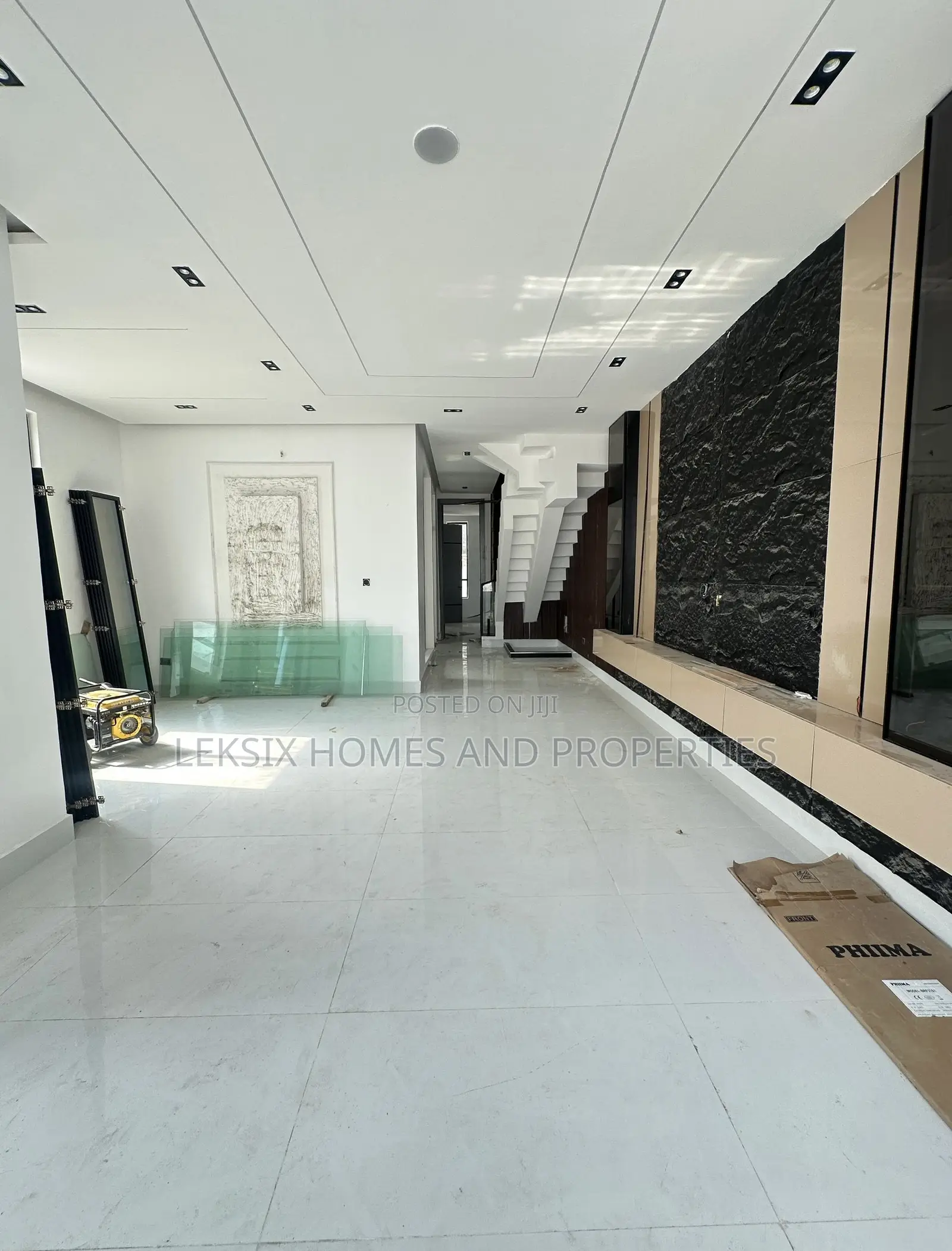 5bdrm Duplex in A Well Secured, Chevron for sale in Chevron