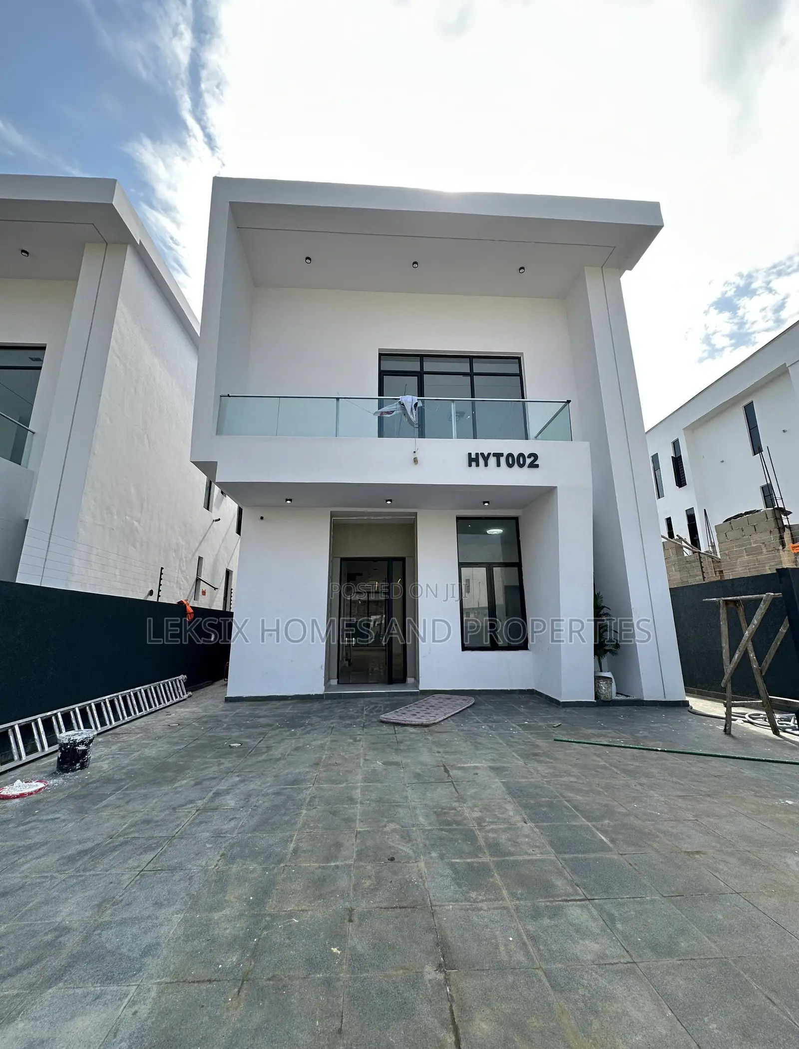 5bdrm Duplex in A Well Secured, Chevron for sale in Chevron