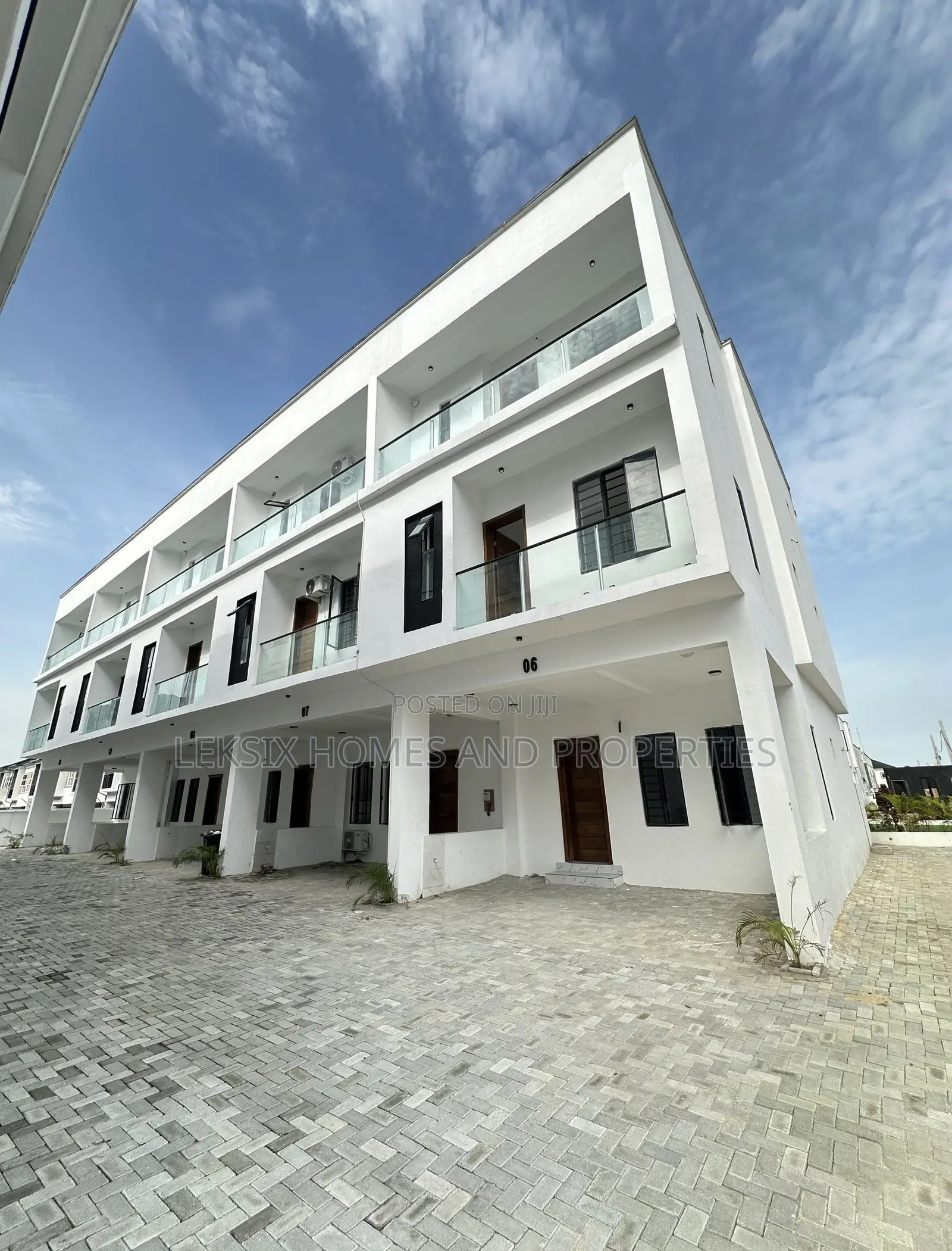 4bdrm Townhouse/Terrace in A Well Secured, Lekki Phase 2 for sale in Lekki Phase 2