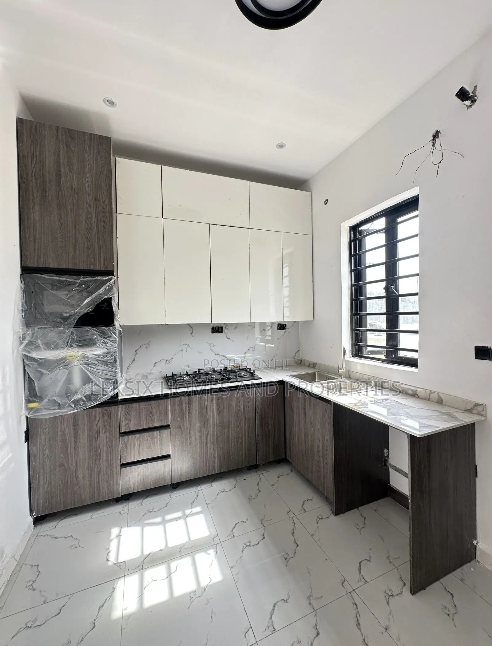 4bdrm Townhouse/Terrace in A Well Secured, Lekki Phase 2 for sale in Lekki Phase 2