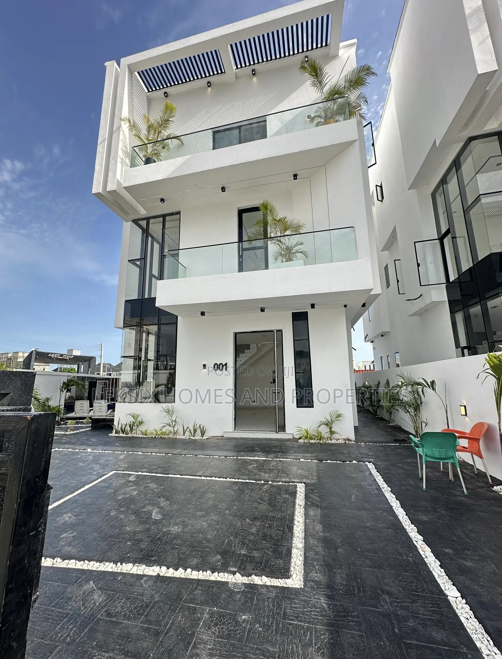 5bdrm Duplex in A Well Secured, Lekki Phase 2 for sale in Lekki Phase 2