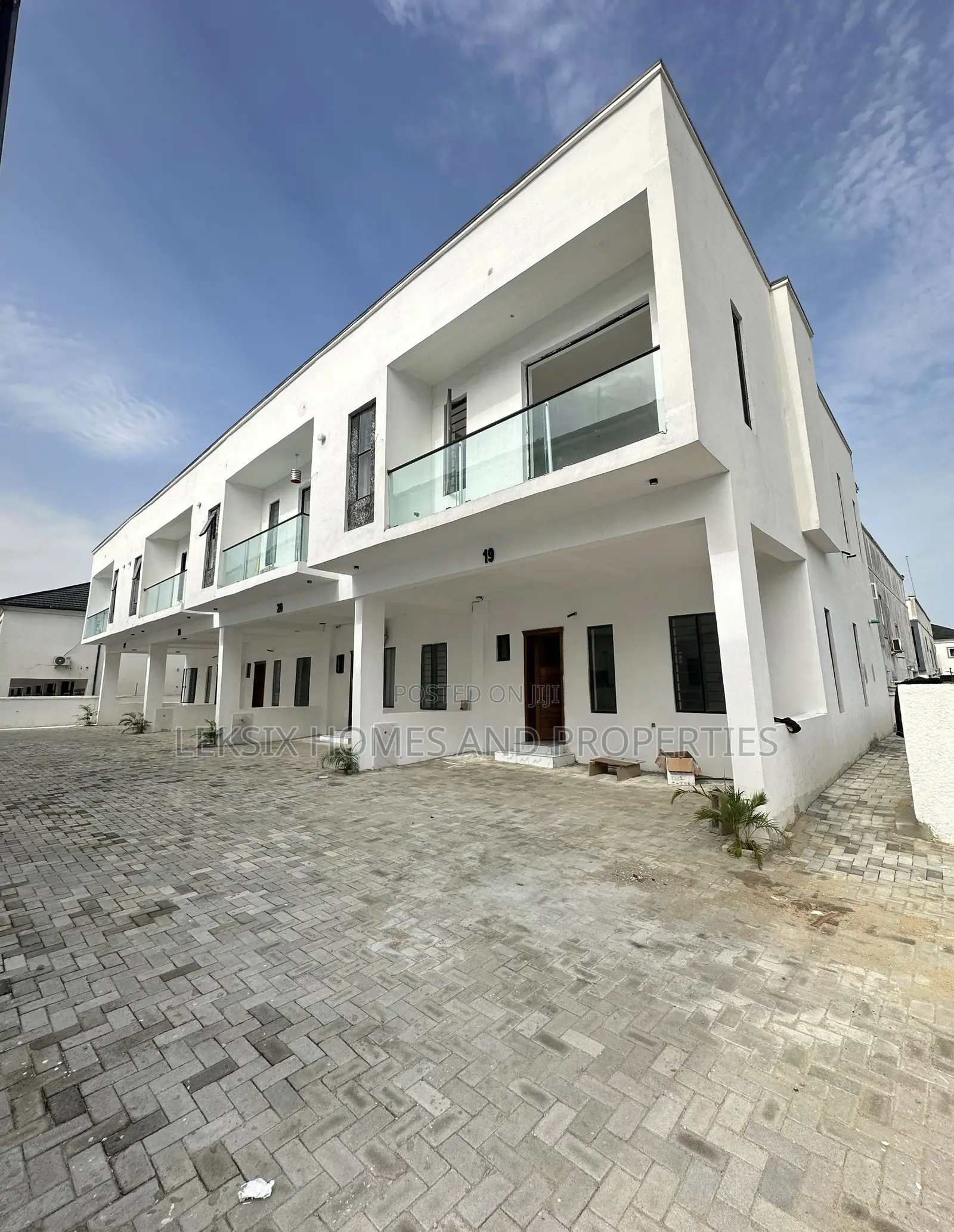 4bdrm Townhouse/Terrace in A Well Secured , Lekki Phase 2 for sale in Lekki Phase 2