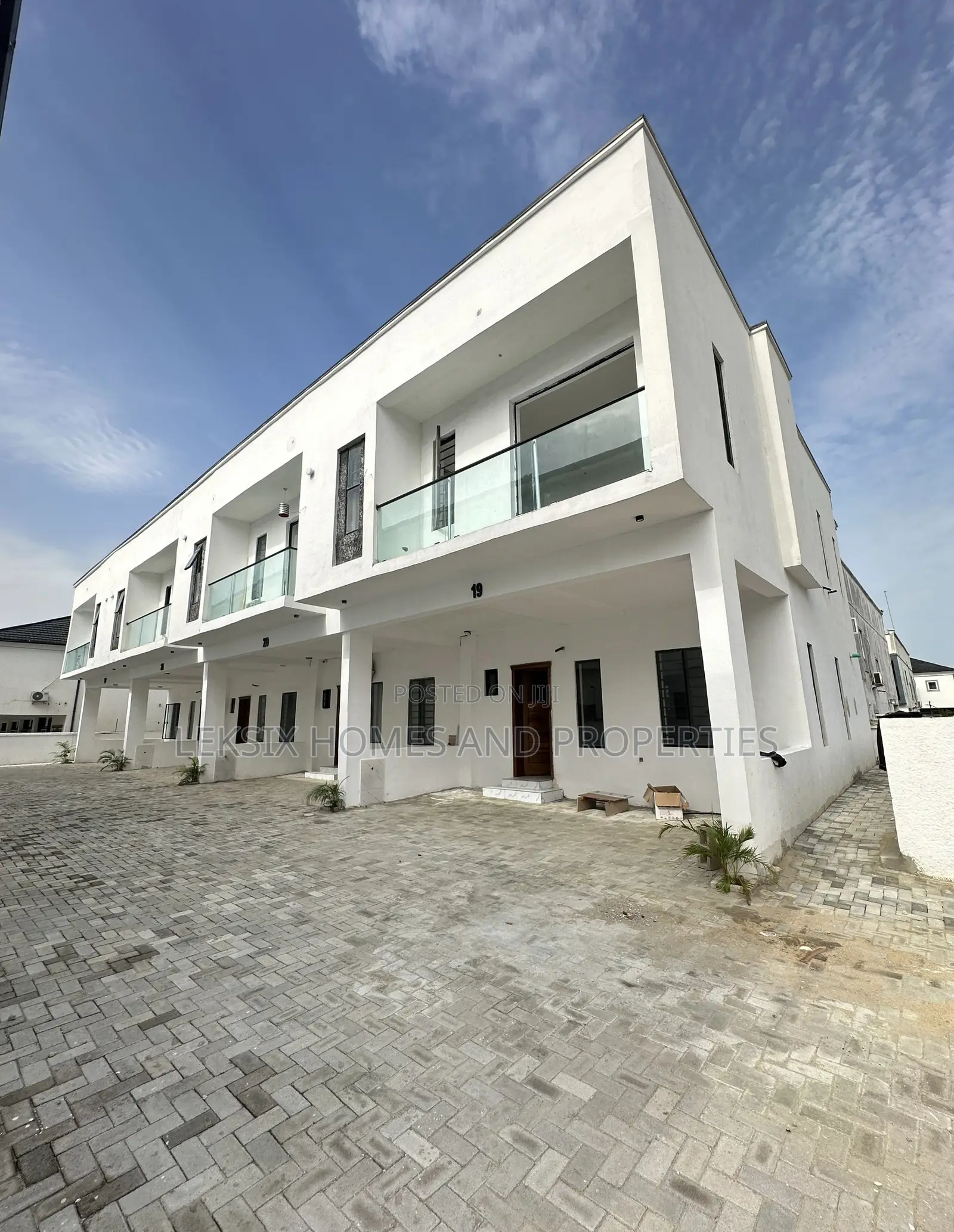 4bdrm Townhouse/Terrace in A Well Secured , Lekki Phase 2 for sale in Lekki Phase 2