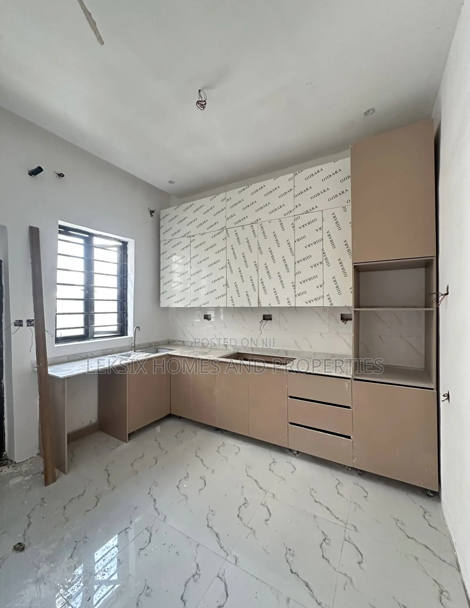 4bdrm Townhouse/Terrace in A Well Secured , Lekki Phase 2 for sale in Lekki Phase 2
