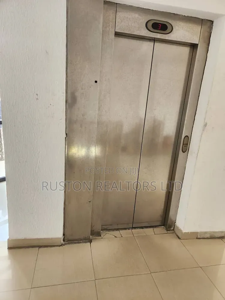3bdrm Block of Flats in Parkview Estate for rent in Parkview Estate