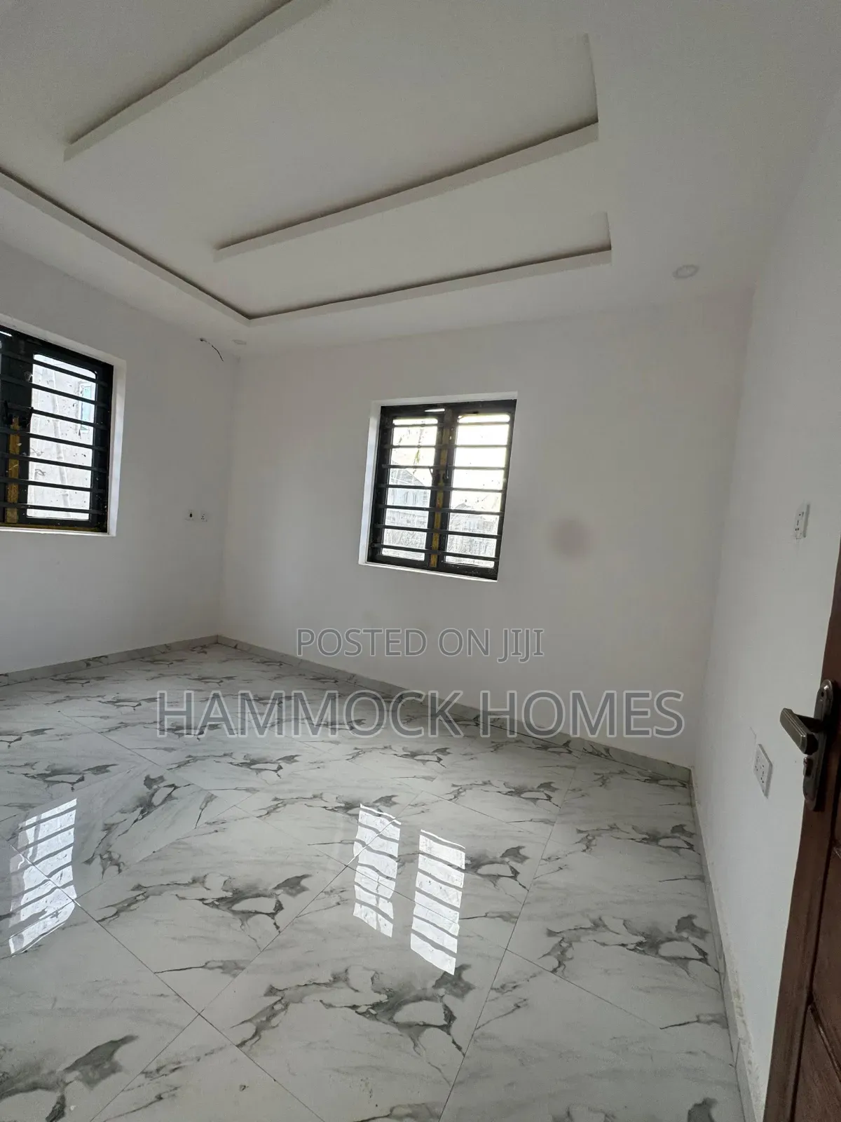 8bdrm Block of Flats in Almond Estate, Akobo for sale in Akobo