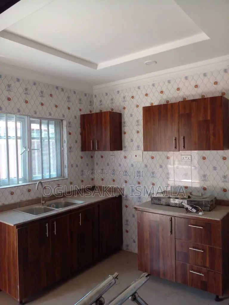4bdrm Townhouse/Terrace in Isheri Opic Estate for sale in Isheri North
