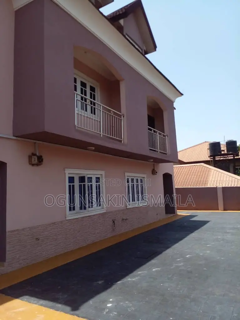 4bdrm Townhouse/Terrace in Isheri Opic Estate for sale in Isheri North