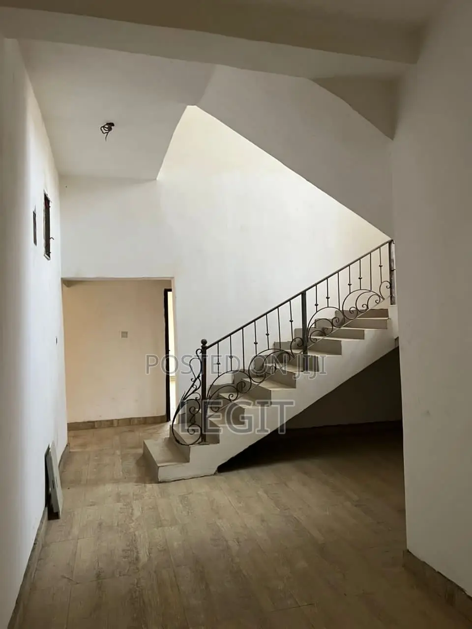 4bdrm Penthouse in Lugbe District for sale in Lugbe District