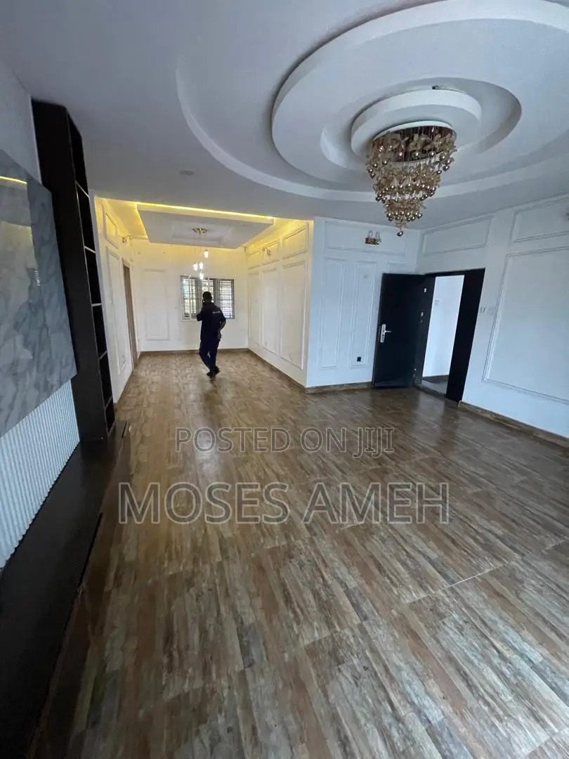 3bdrm Block of Flats in Wuye for rent in Wuye