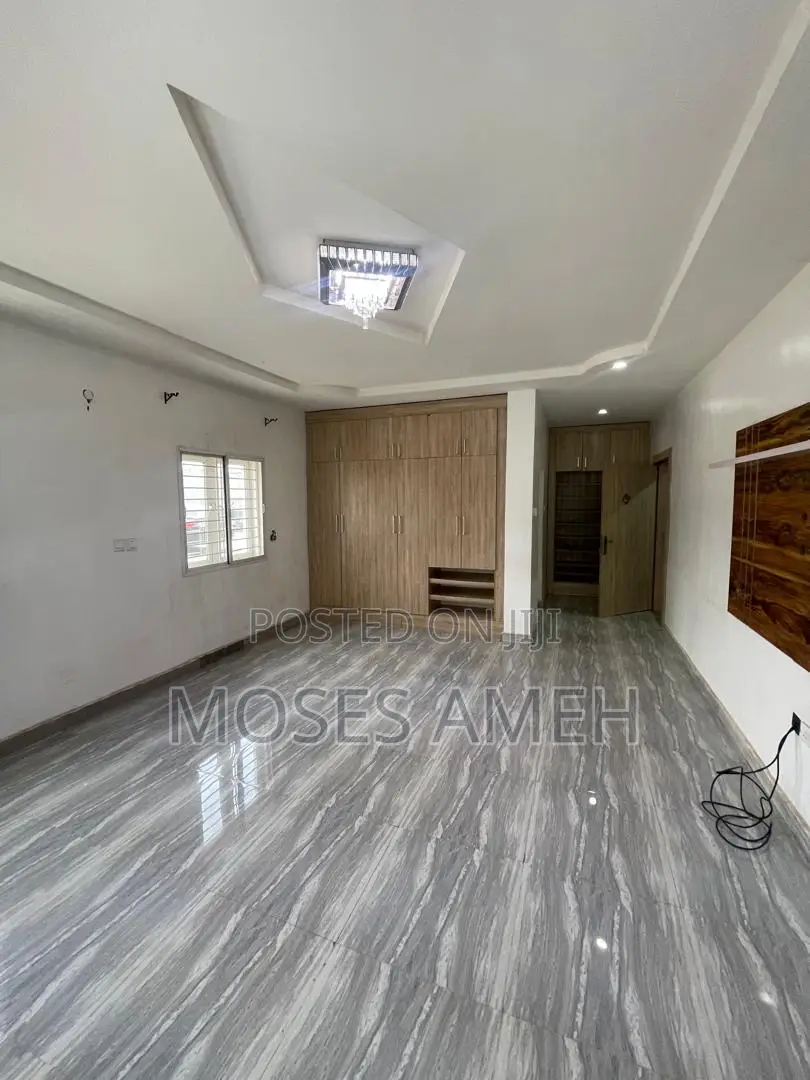 3bdrm Block of Flats in Wuye for rent in Wuye