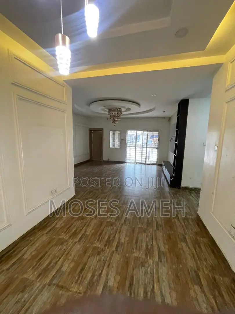 3bdrm Block of Flats in Wuye for rent in Wuye
