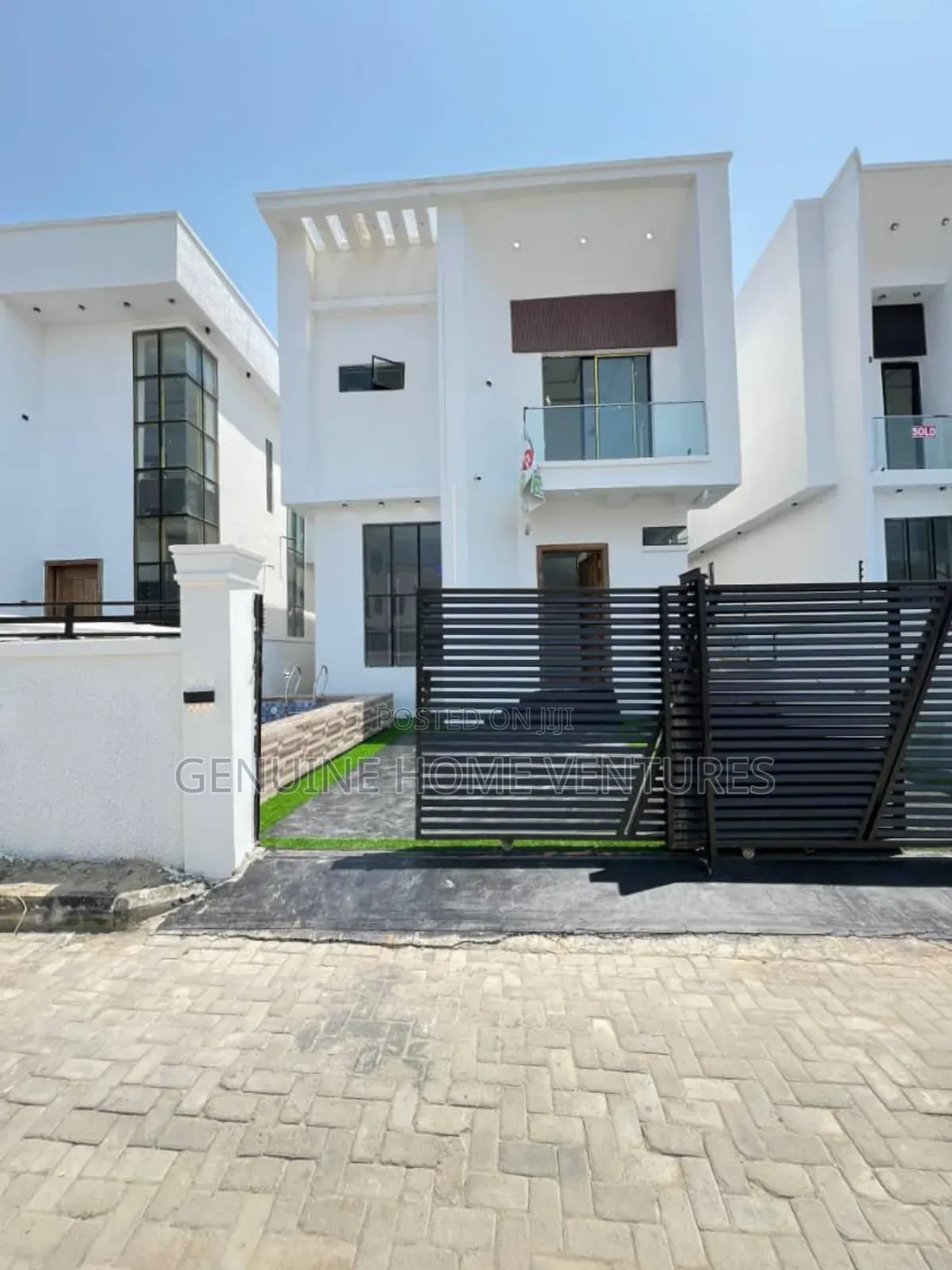 4bdrm Duplex in Chevron for sale in Chevron