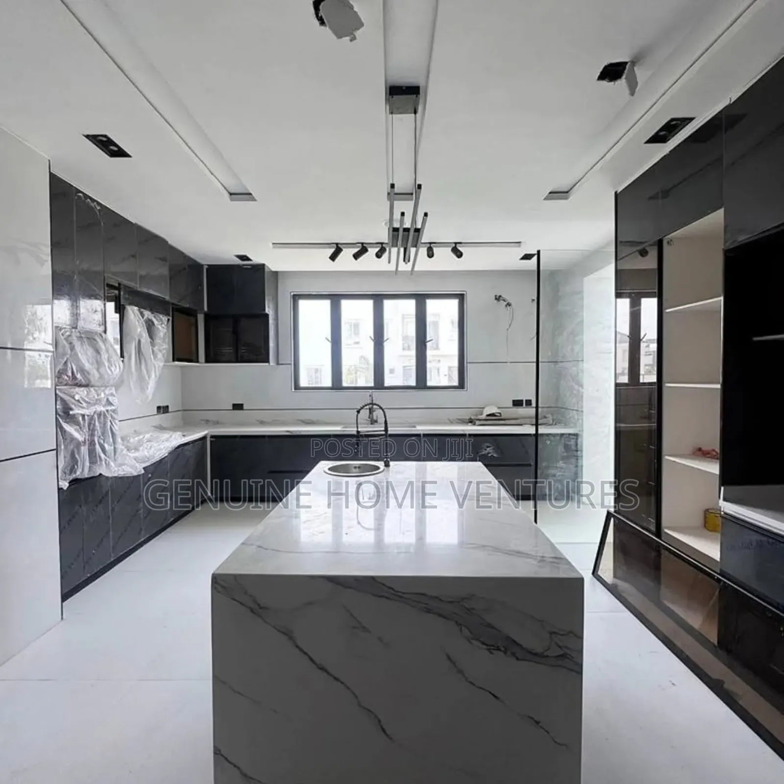 5bdrm Duplex in Cowrie Creek Estate for sale in Ikate