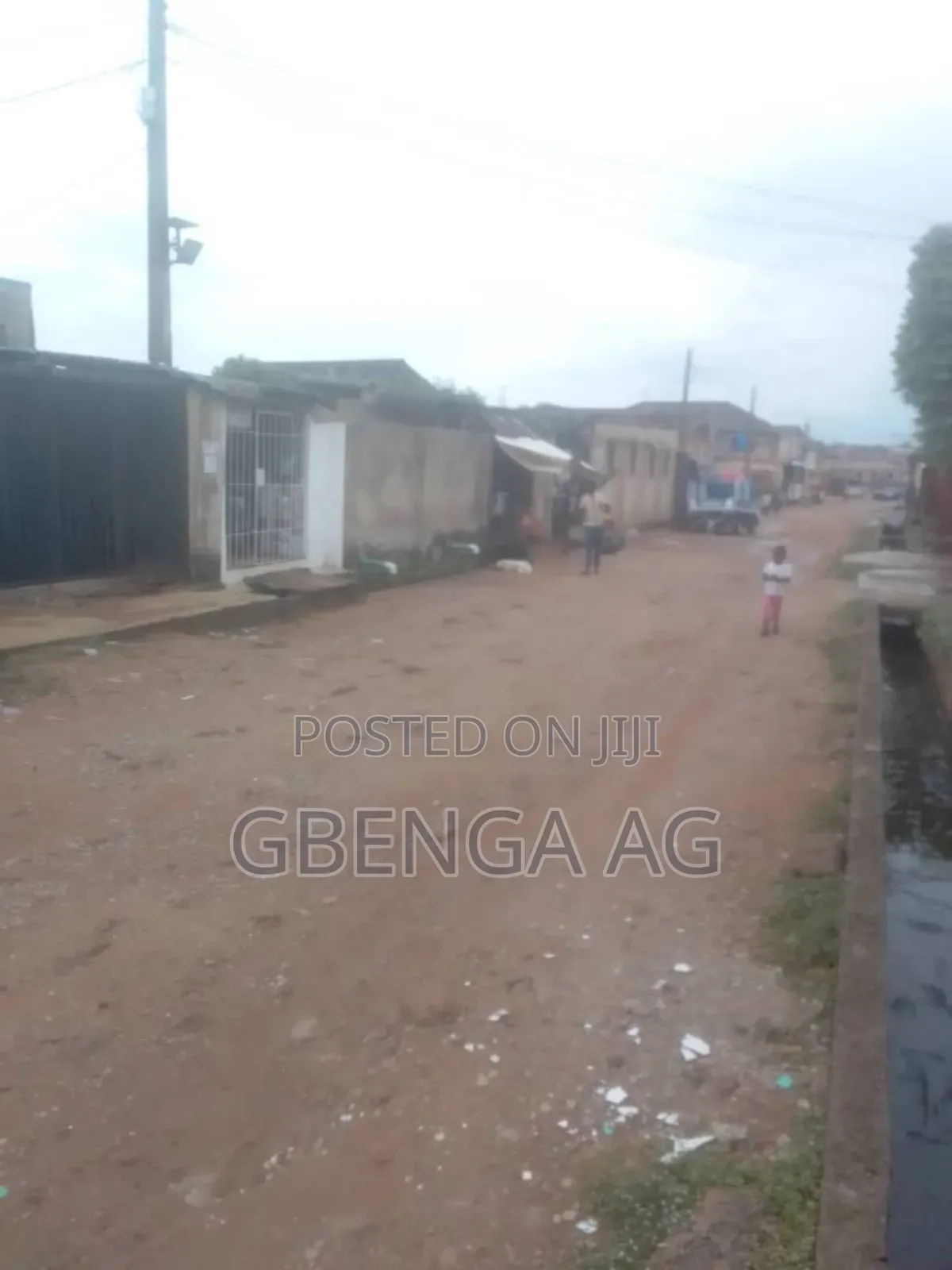 3bdrm Block of Flats in Irepo Estate, Akesan for sale in Akesan