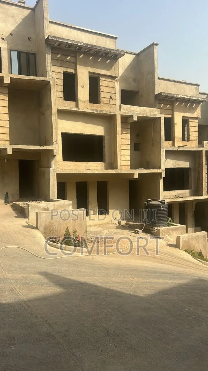 Brand New 5bedroom Carcass Townhouse (Terrace) in Zone 6 / Wuse