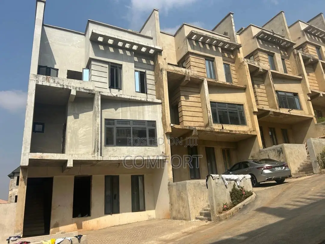 Well Built 5bedroom Townhouse (Terrace) in Wuse