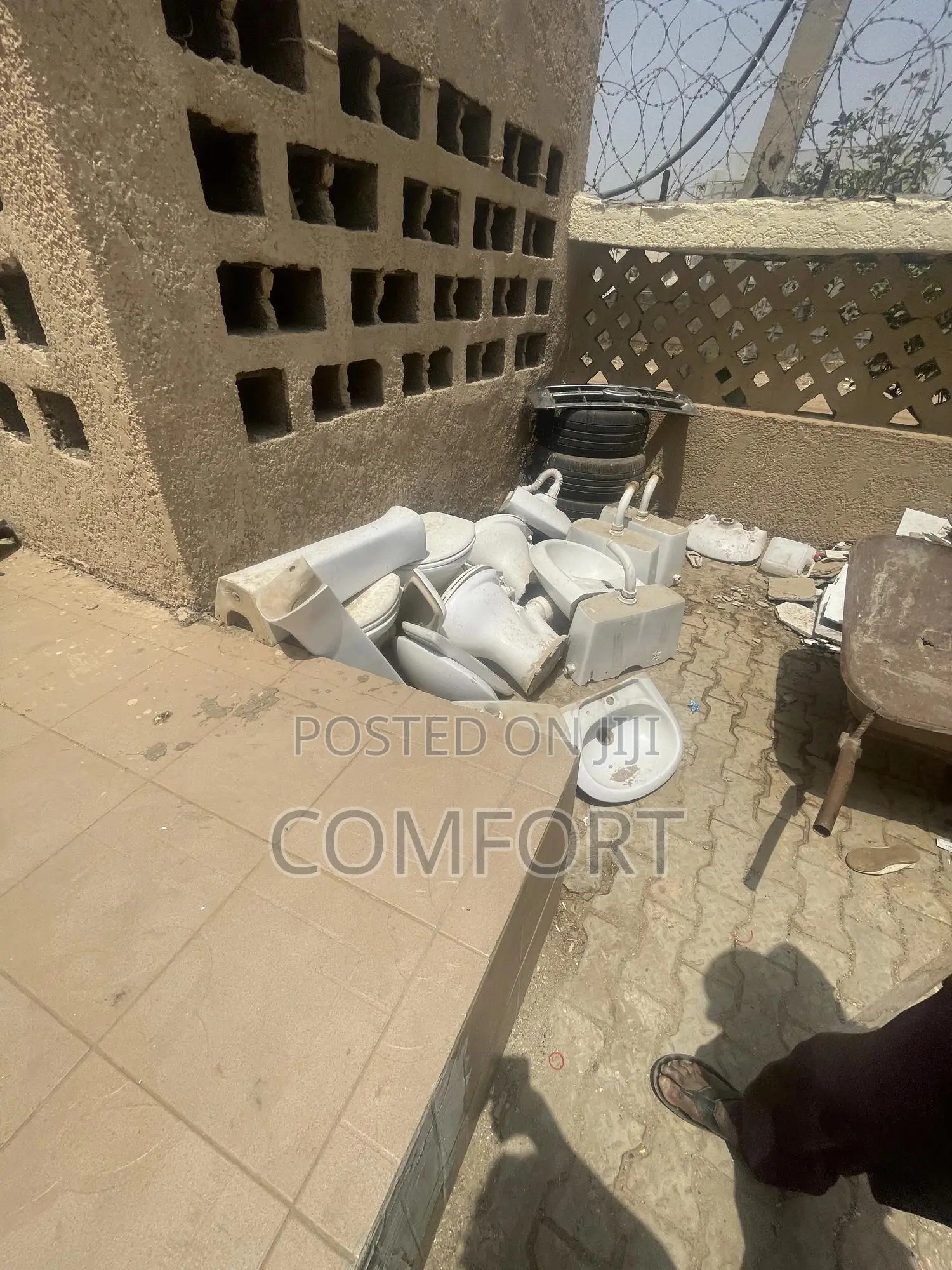 Brand New 5bedroom Carcass Townhouse (Terrace) in Zone 6 / Wuse