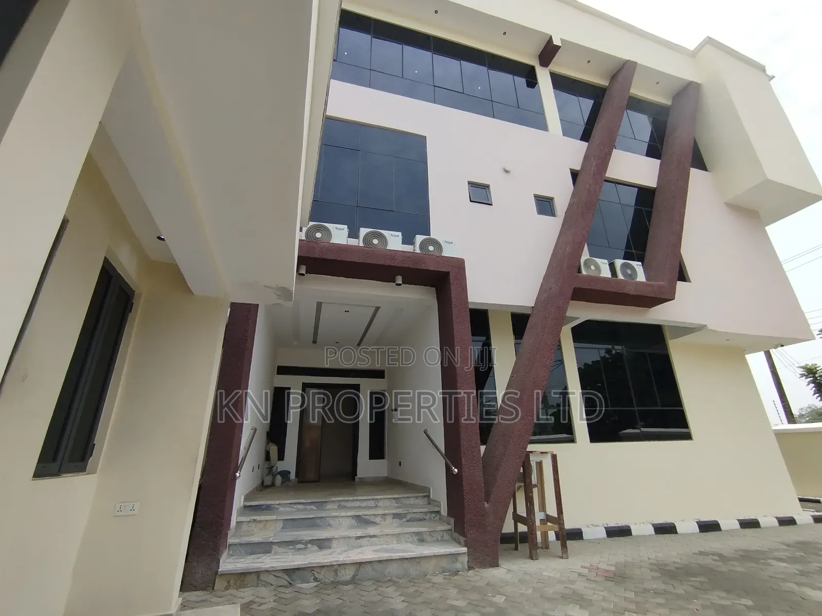 For Rent 6 Bedroom Semi-Detached Duplex in Wuse