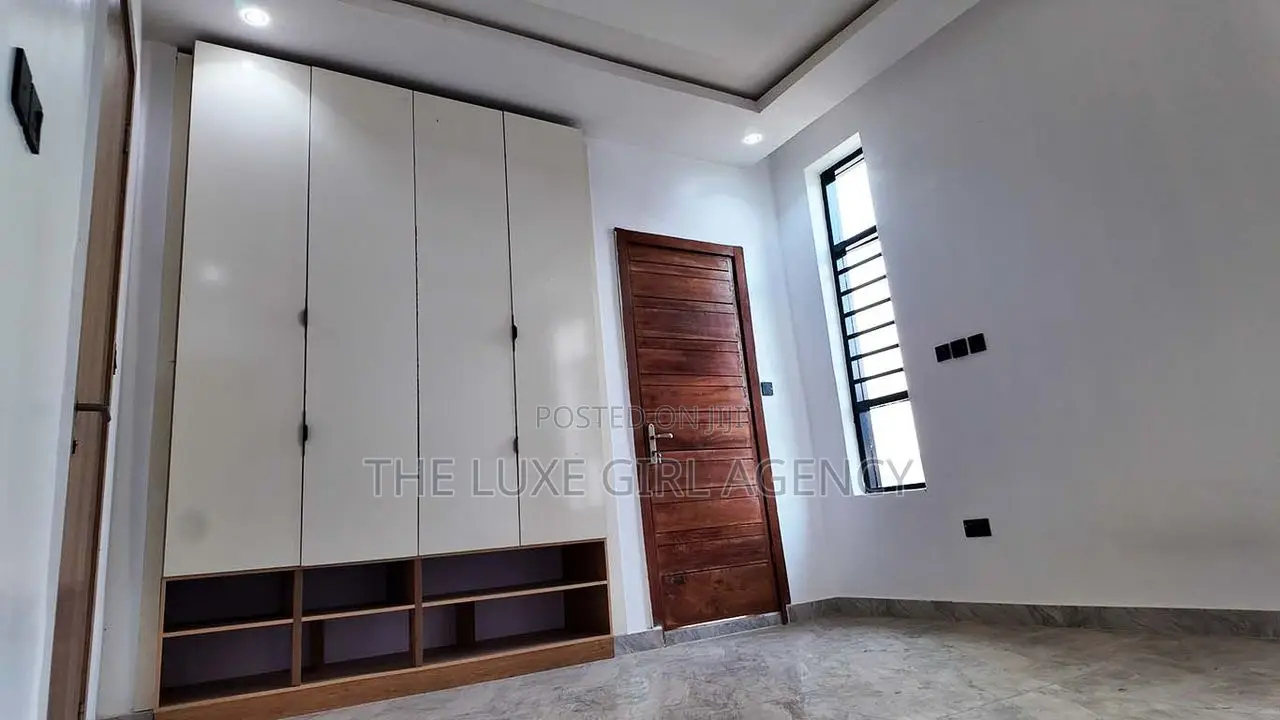 2bdrm Apartment in Ikota Gra for sale in Ikota