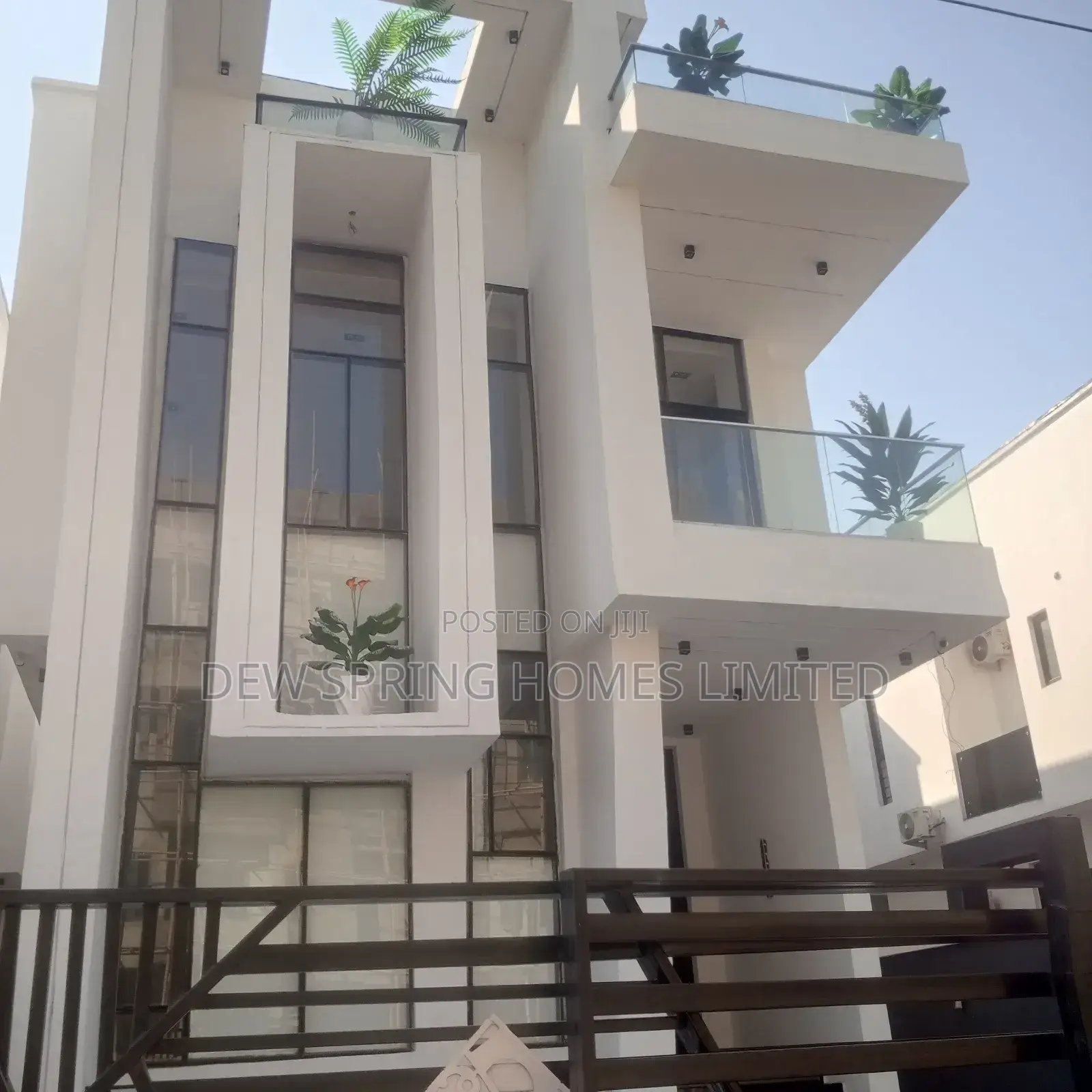 Furnished 5bdrm Mansion in Chevron for sale in Chevron