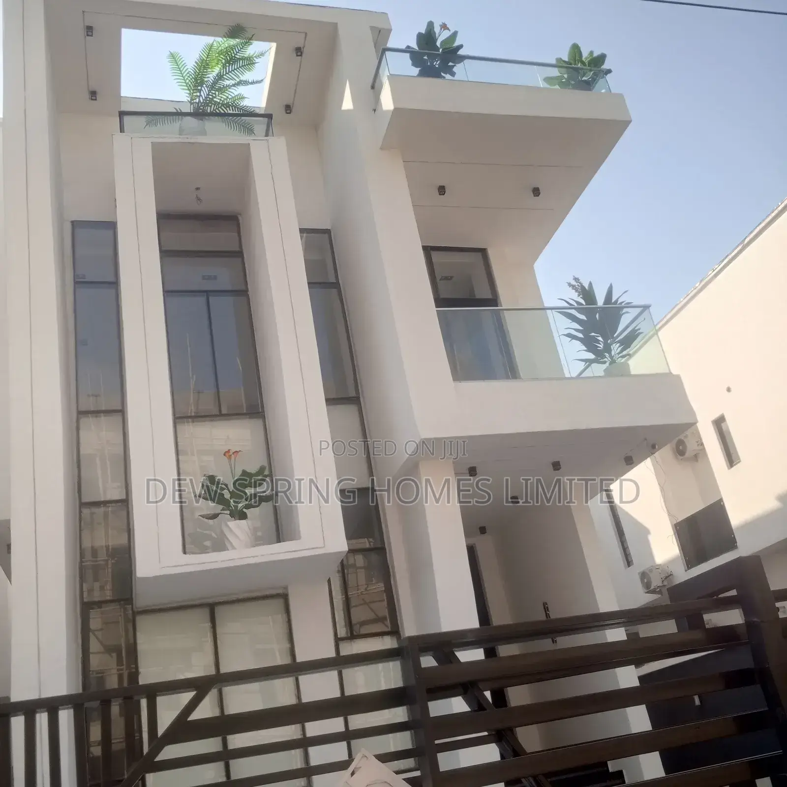 Furnished 5bdrm Mansion in Chevron for sale in Chevron