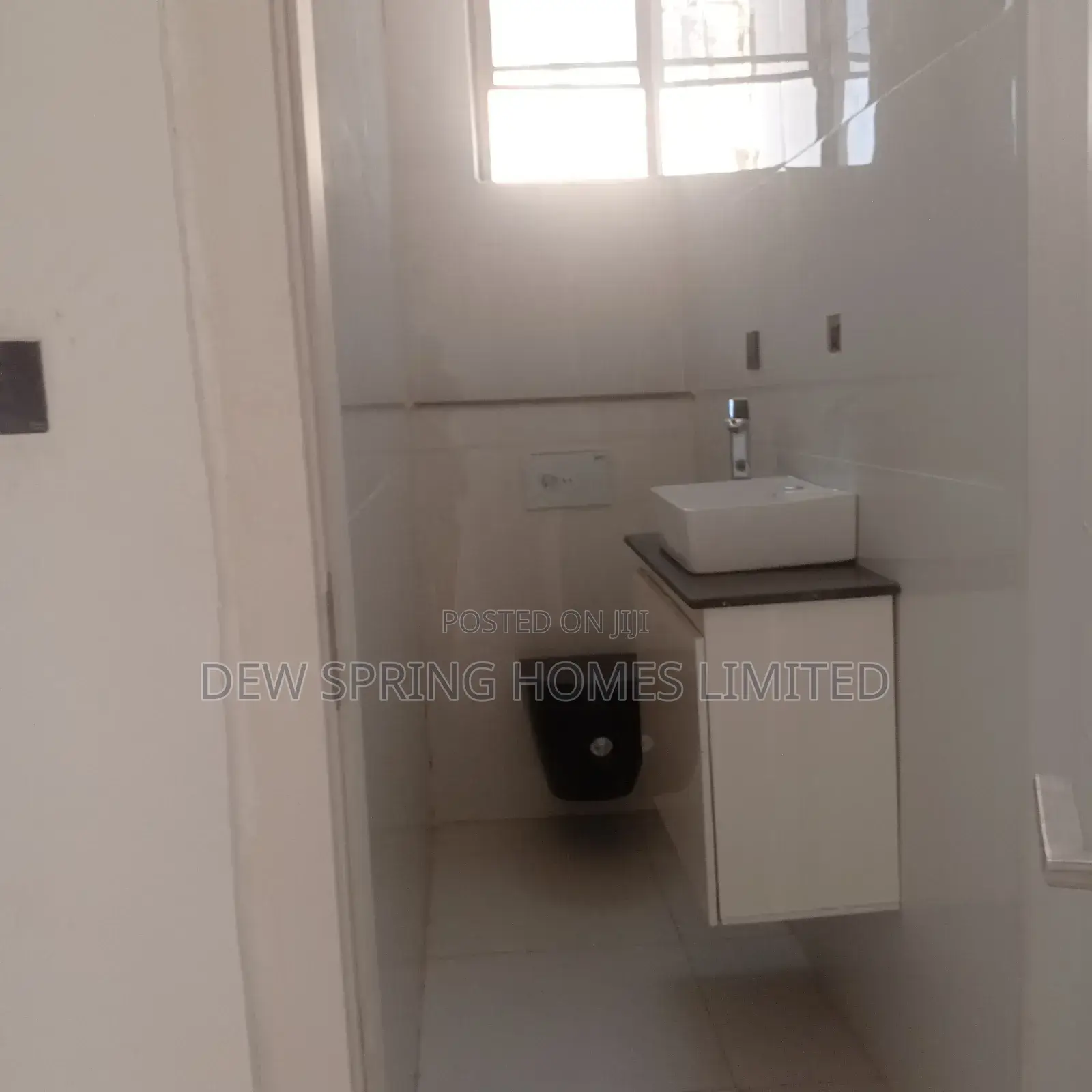 Furnished 5bdrm Mansion in Chevron for sale in Chevron