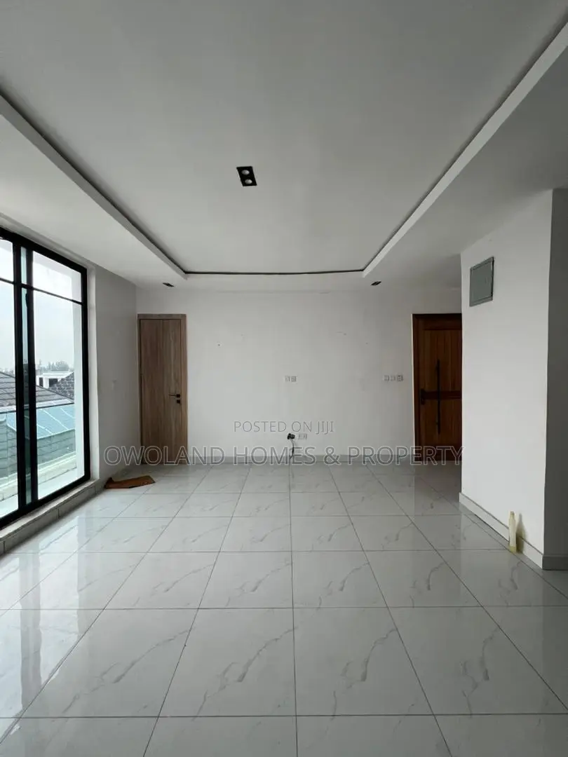 2bdrm Block of Flats in Chevron Estate for rent in Chevron