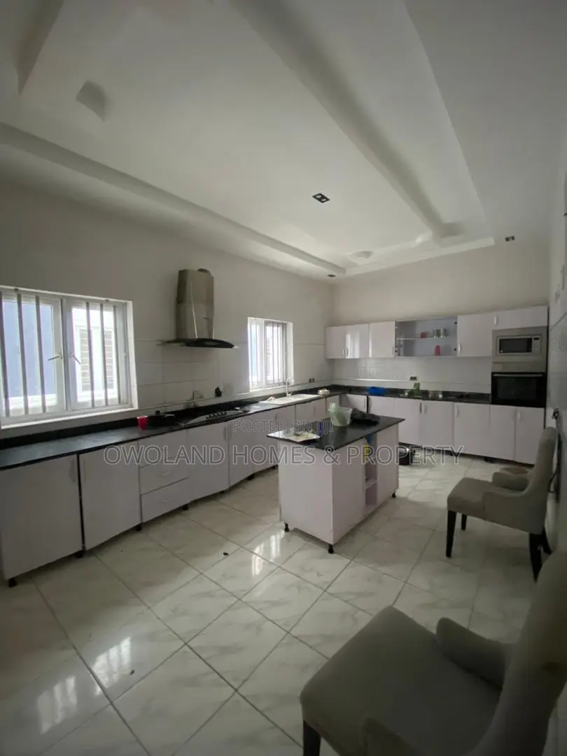 5bdrm Duplex in Mega Mound Estate, Ikota for rent in Ikota