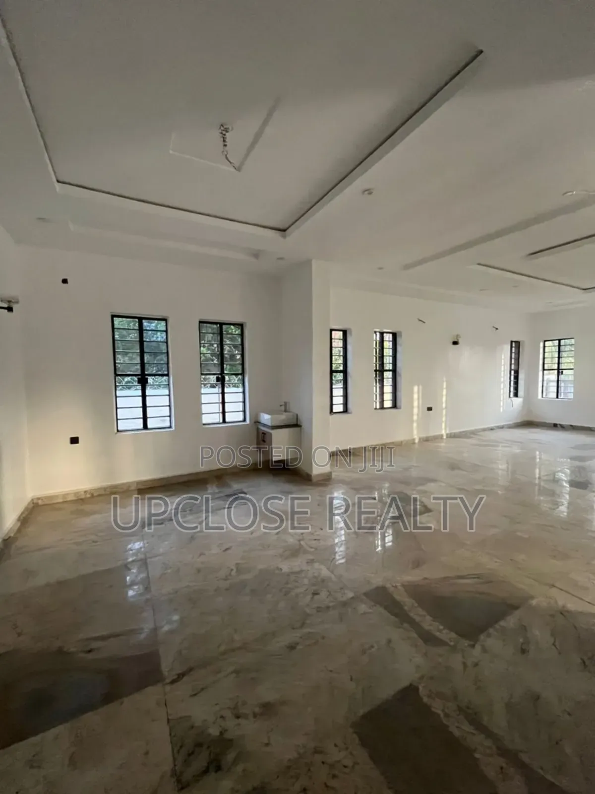 5bdrm Duplex in Kaura for sale in Kaura