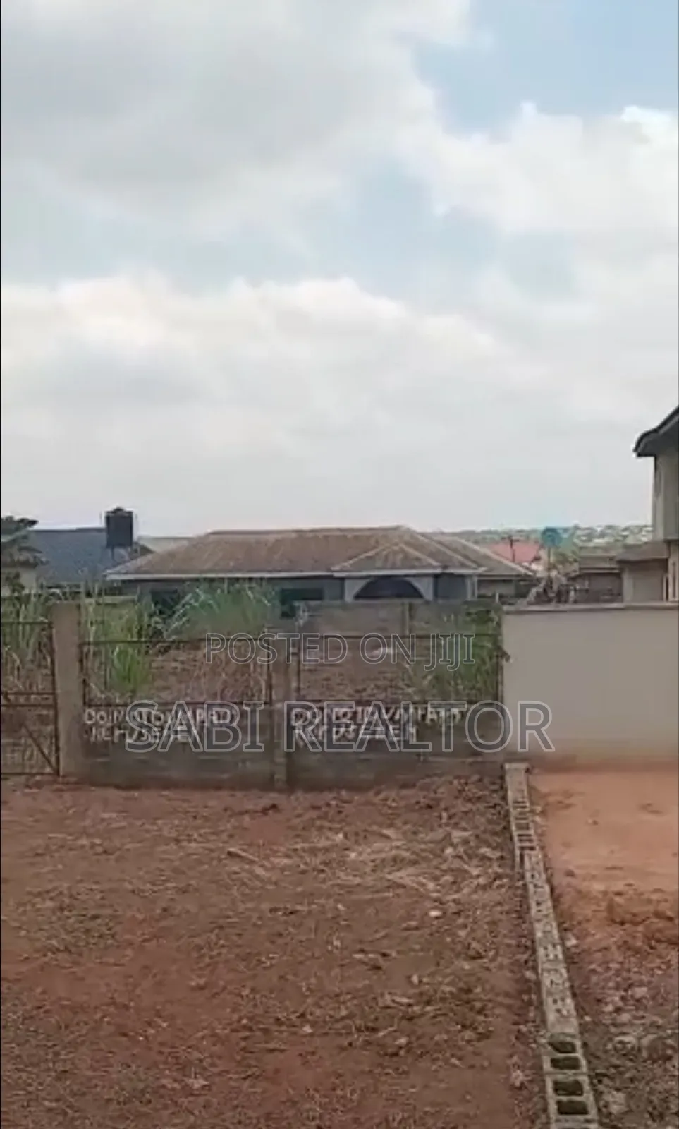 Commercial 800am2 With 2 Bedroom Setback On Ikola Road For Sale in Ipaja / Ipaja