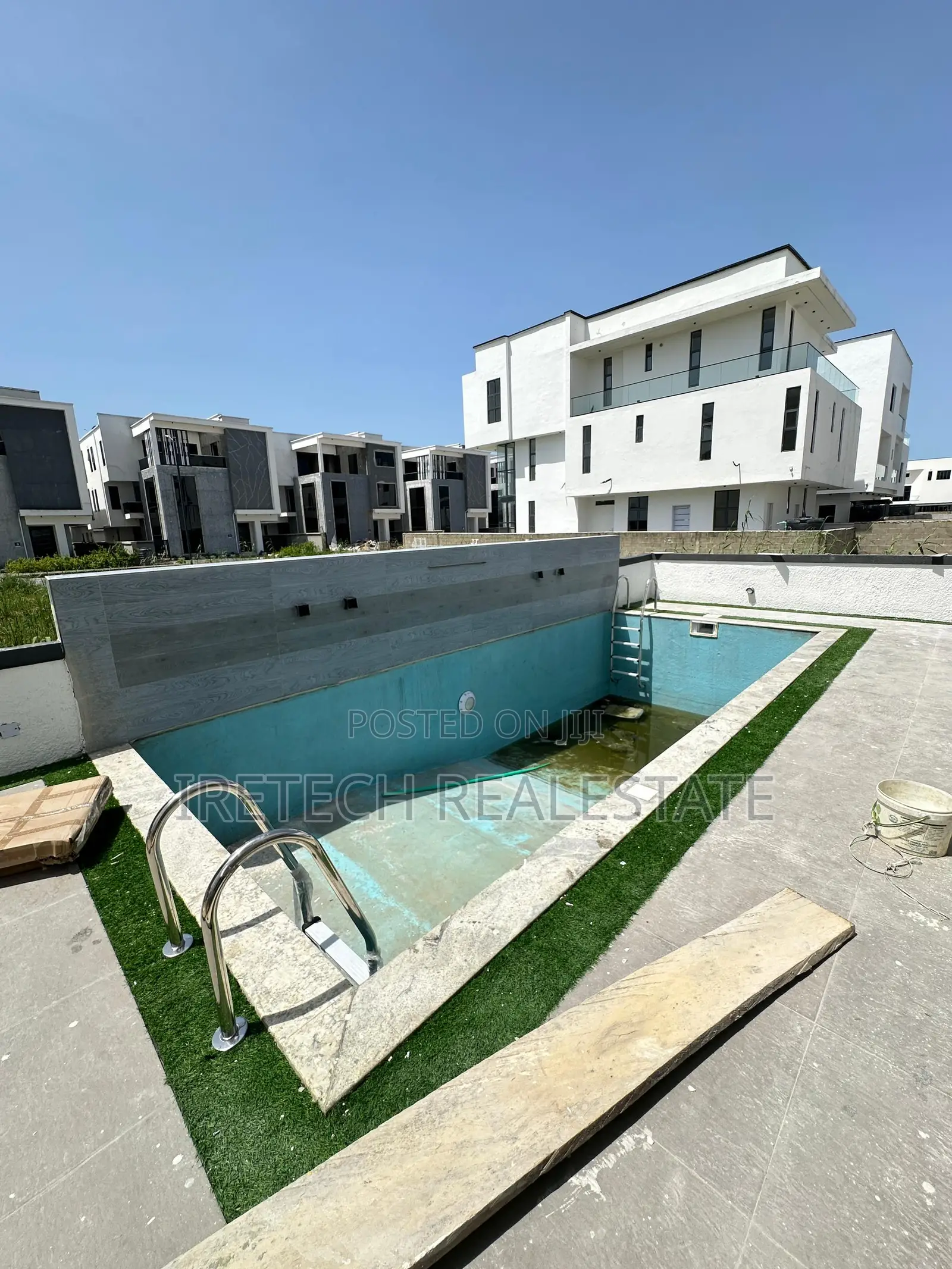 7bdrm Duplex in Ikate In A Code To for sale in Ikate