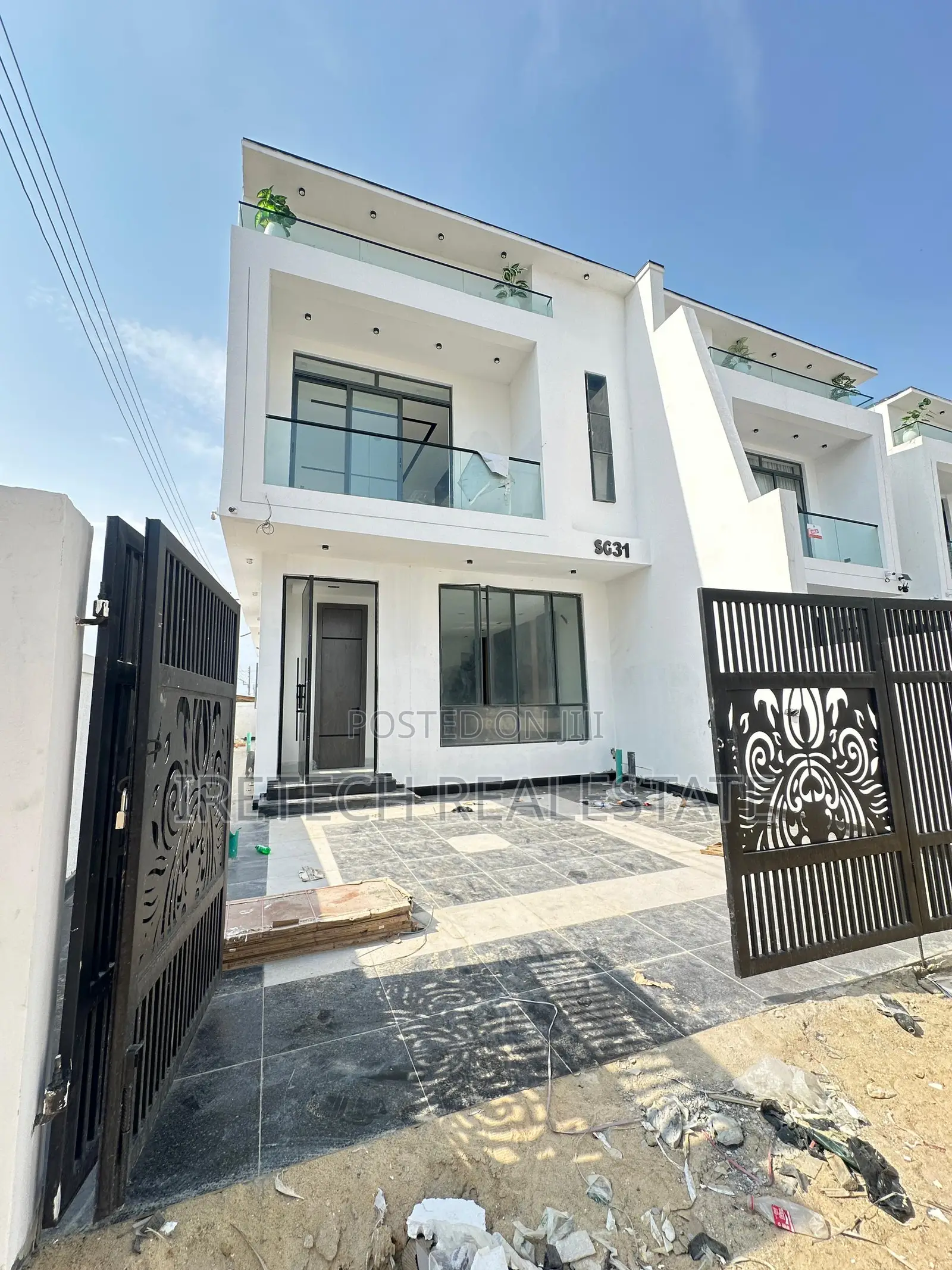 5bdrm Duplex in Chevron In A Call To for sale in Chevron