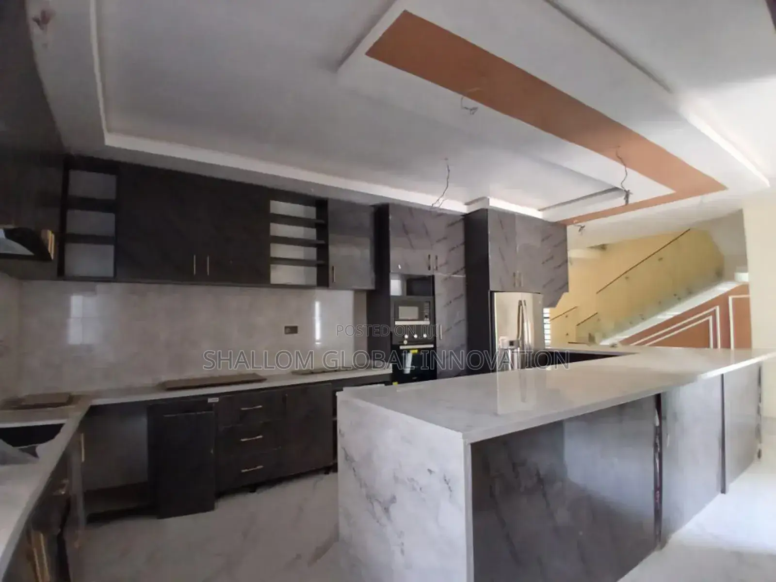 5bdrm Apartment in Elebu, Oluyole for sale in Oluyole